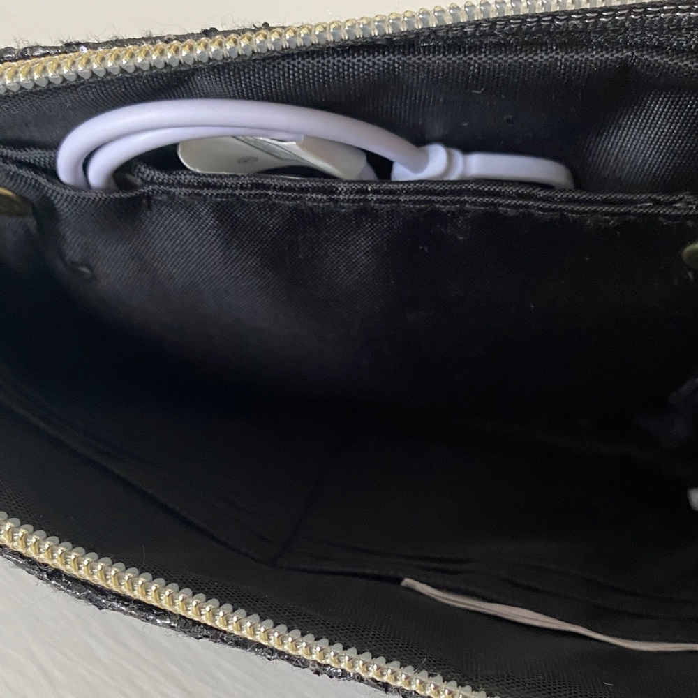 Liz Claiborne Black Glitter Shimmer Large Wristlet Like New with Phone Charger - Picture 14 of 17